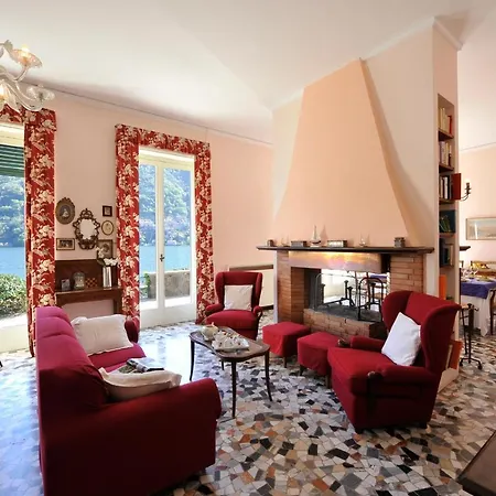 Villa Sleeps 12 *