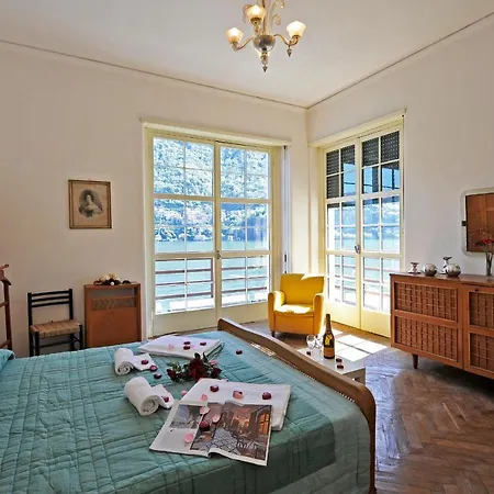 Sleeps 12 *